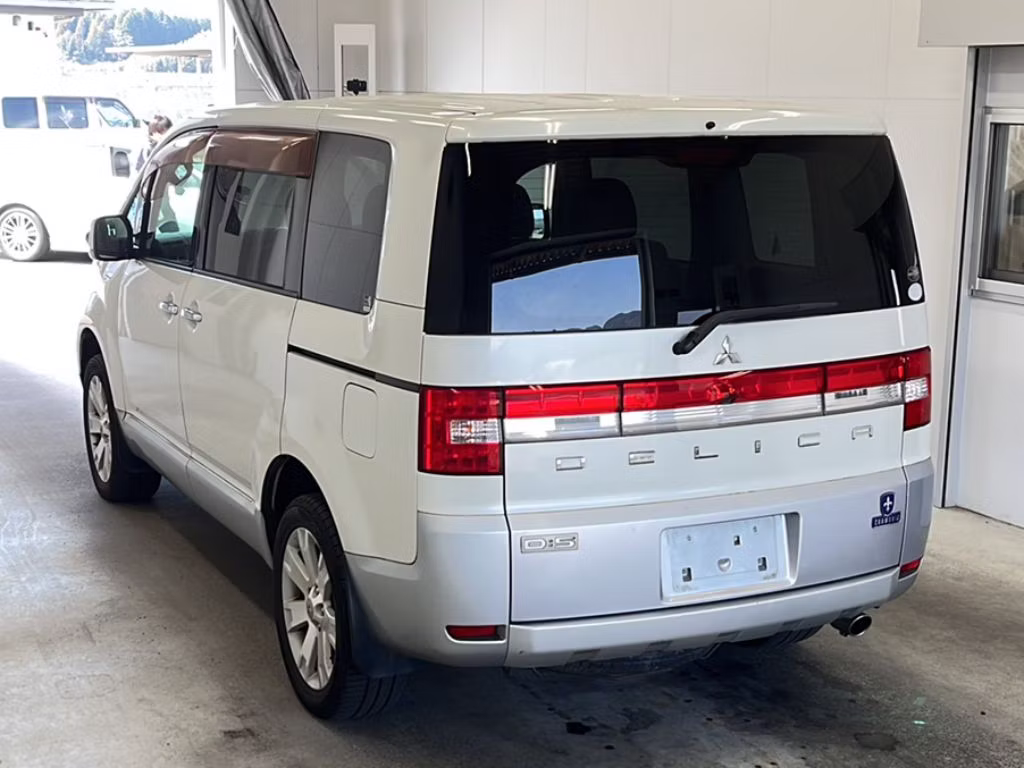 MITSUBISHI DELICA D:5