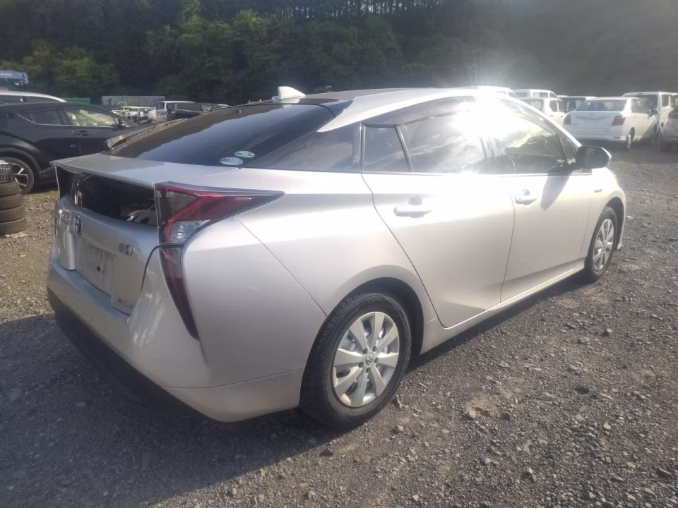 TOYOTA PRIUS