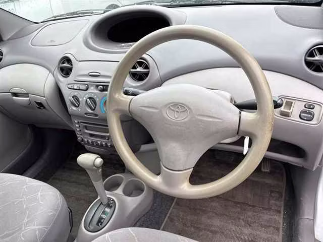 TOYOTA PLATZ