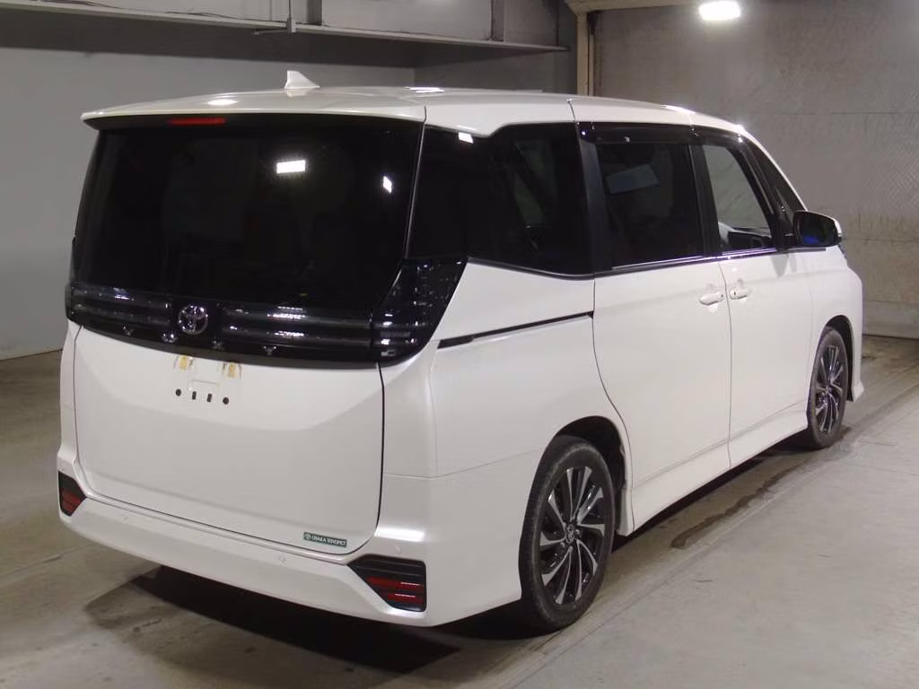 TOYOTA VOXY