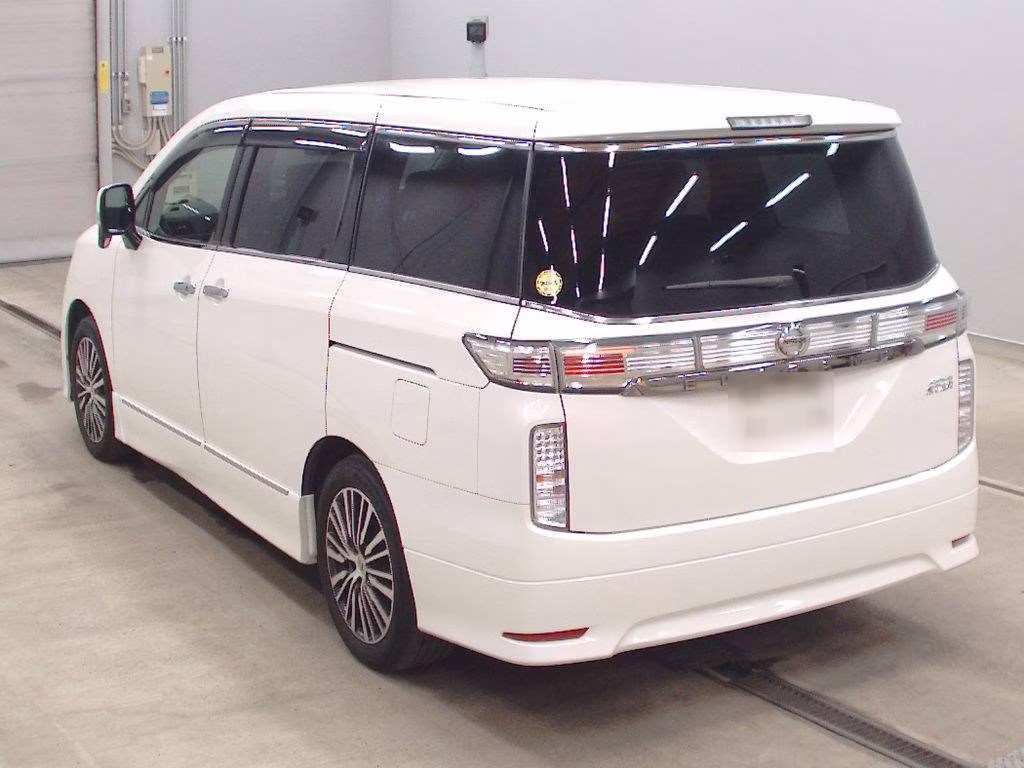NISSAN ELGRAND