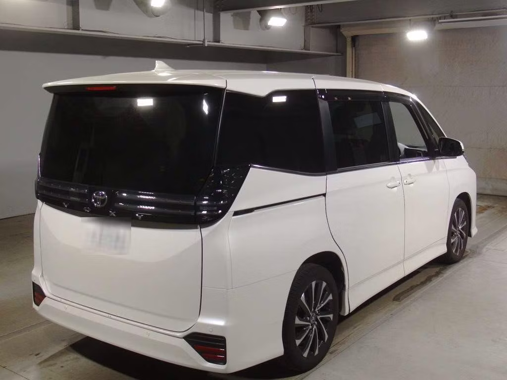 TOYOTA VOXY