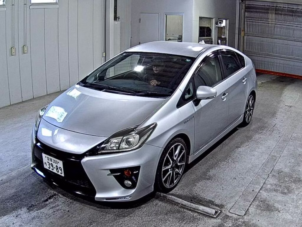 TOYOTA PRIUS