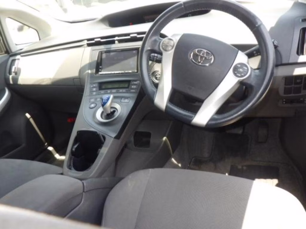 TOYOTA PRIUS