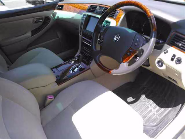 TOYOTA CROWN