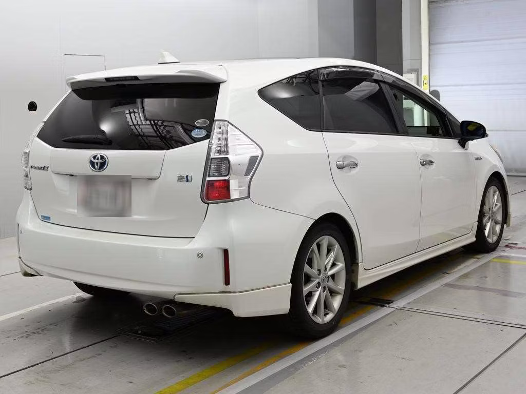 TOYOTA PRIUS ALPHA
