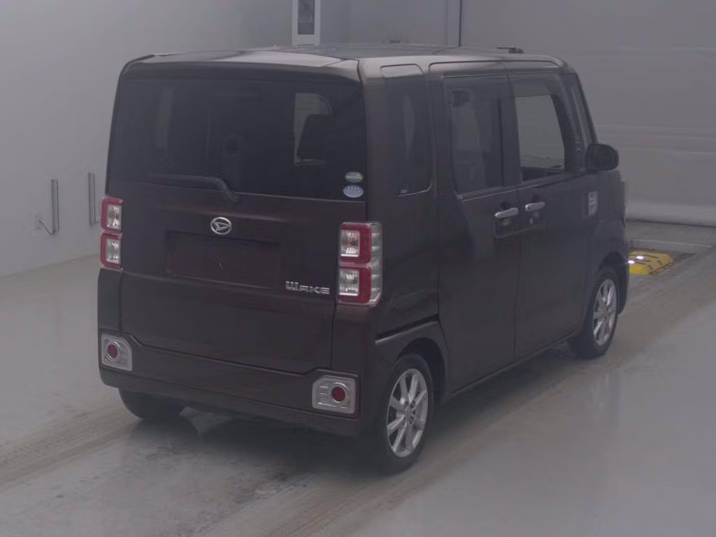 DAIHATSU WAKE