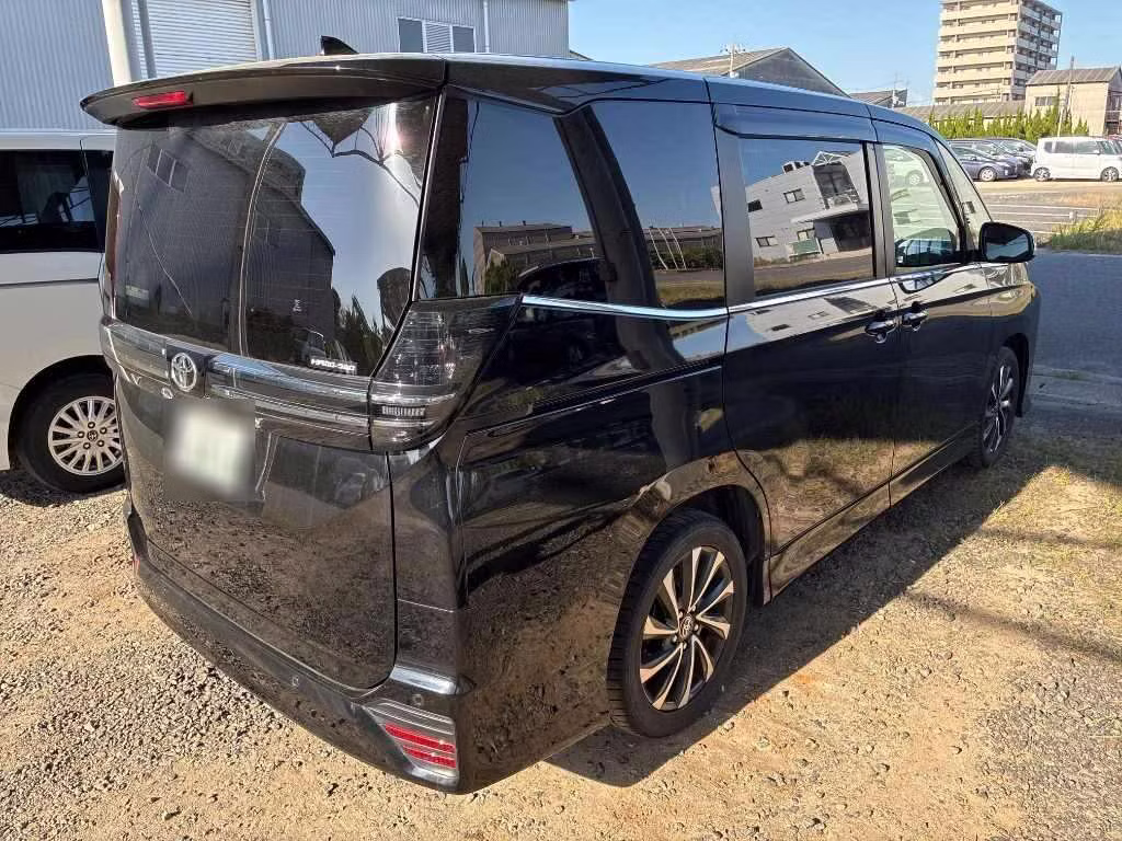 TOYOTA VOXY