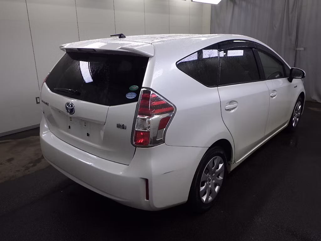 TOYOTA PRIUS ALPHA