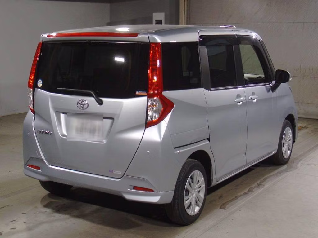 TOYOTA ROOMY