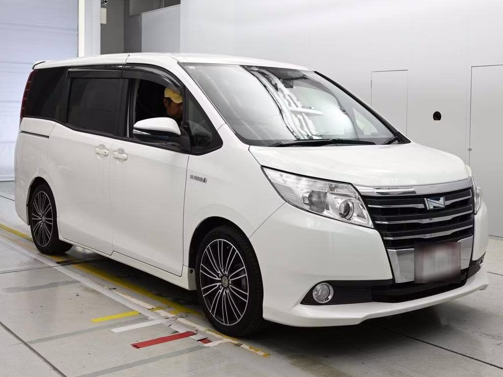 TOYOTA NOAH