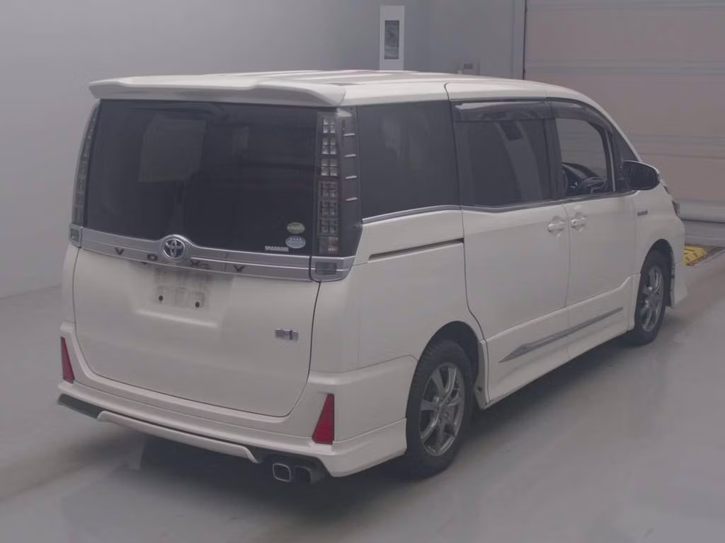 TOYOTA VOXY