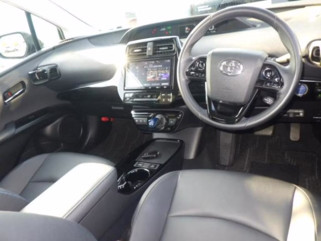 TOYOTA PRIUS