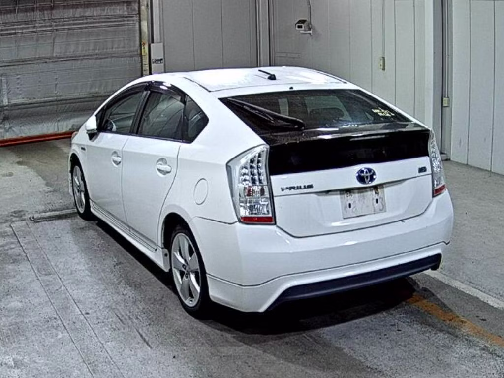 TOYOTA PRIUS