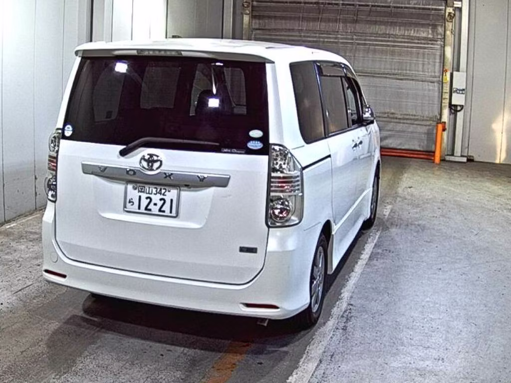 TOYOTA VOXY