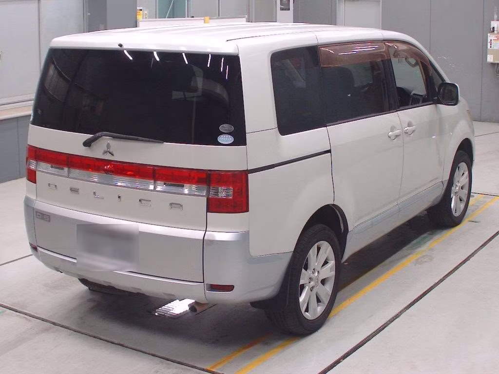 MITSUBISHI DELICA D:5