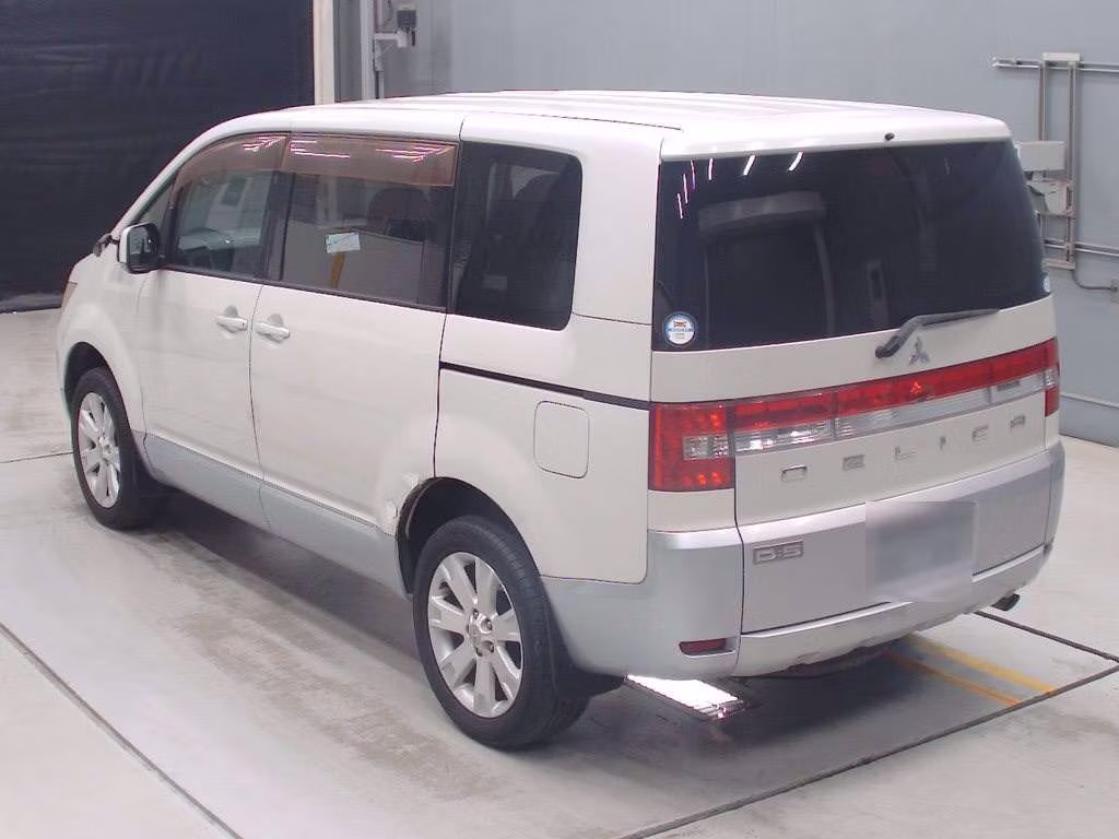MITSUBISHI DELICA D:5