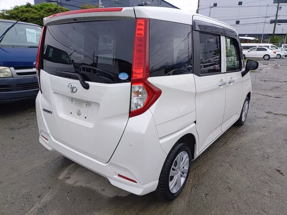 TOYOTA ROOMY