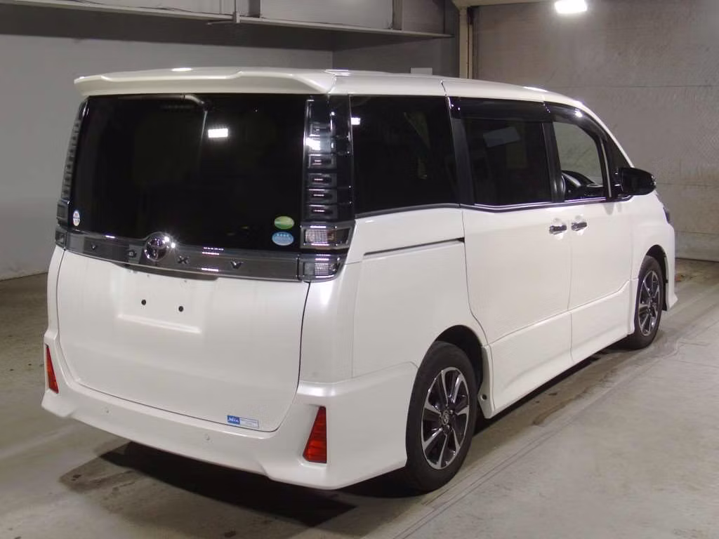 TOYOTA VOXY