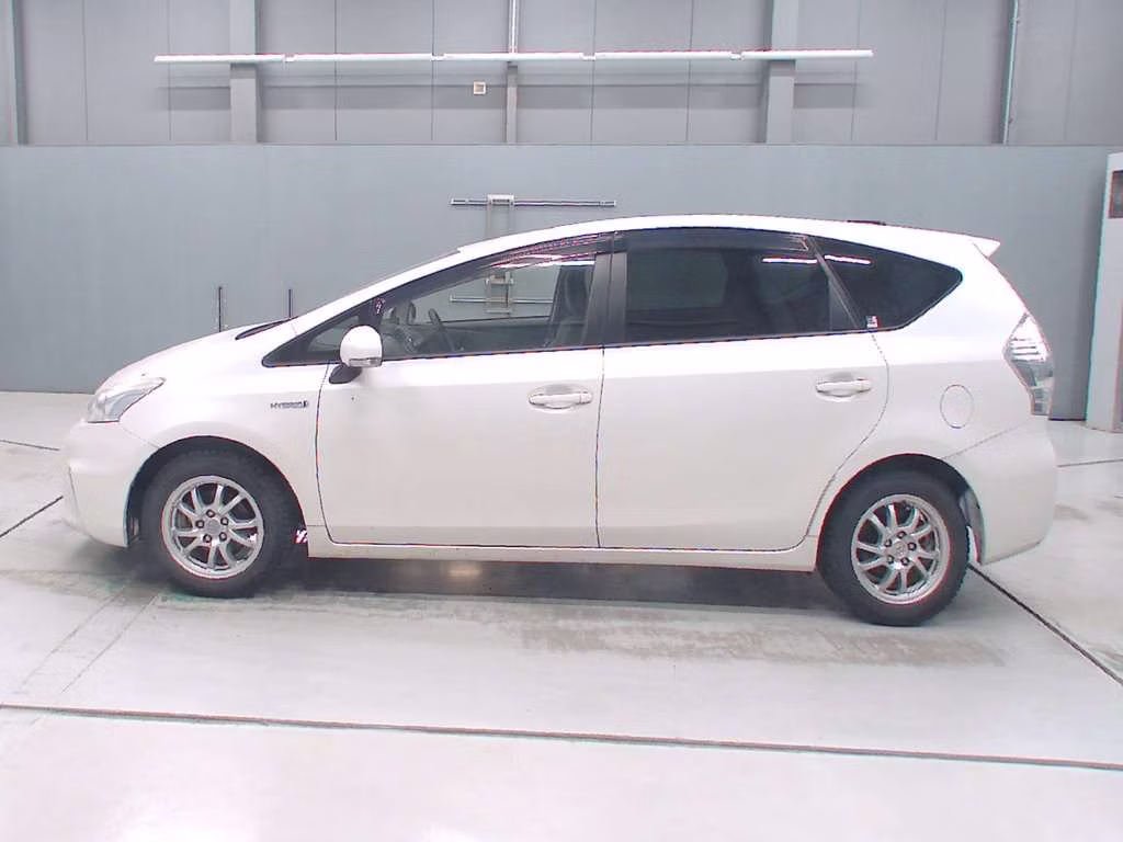 TOYOTA PRIUS ALPHA