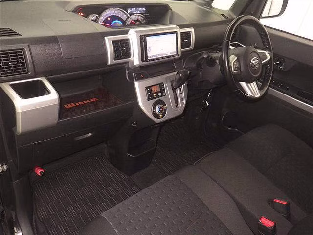 DAIHATSU WAKE