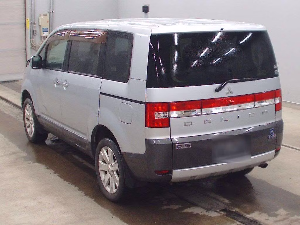 MITSUBISHI DELICA D:5