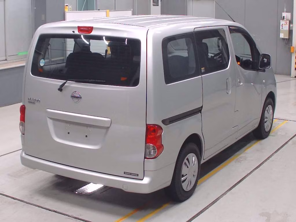 NISSAN NV200