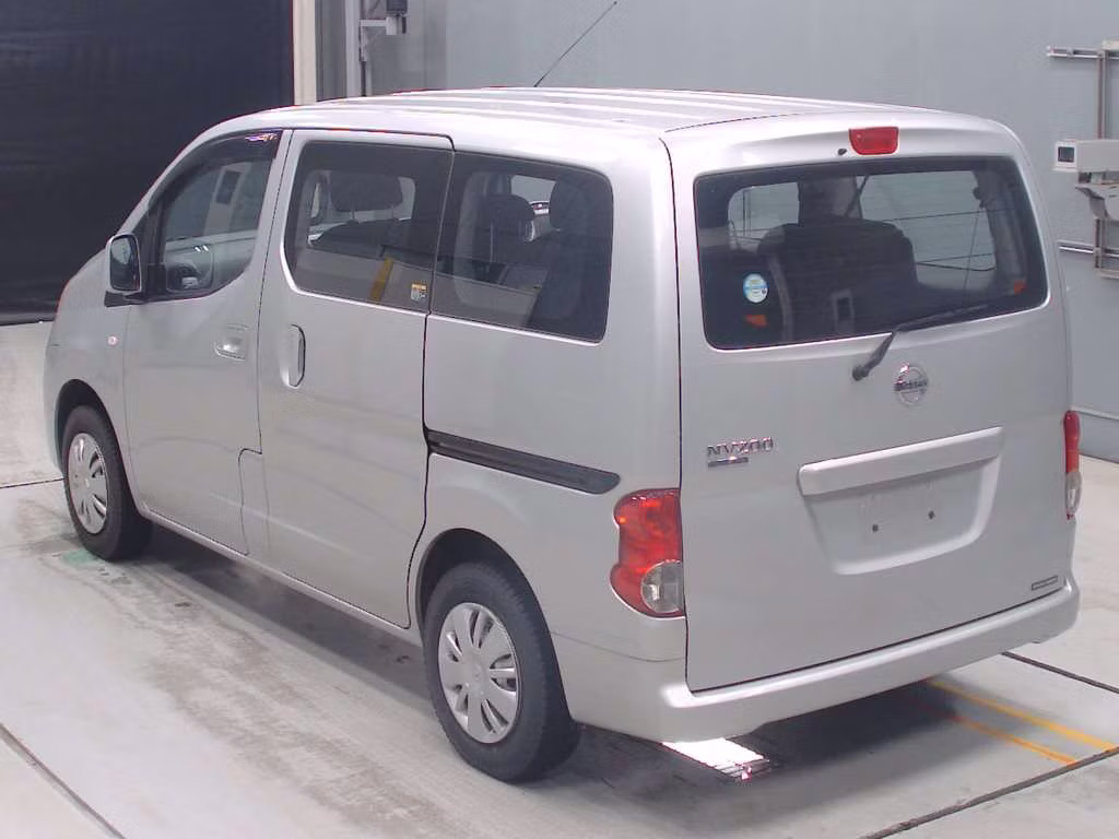 NISSAN NV200