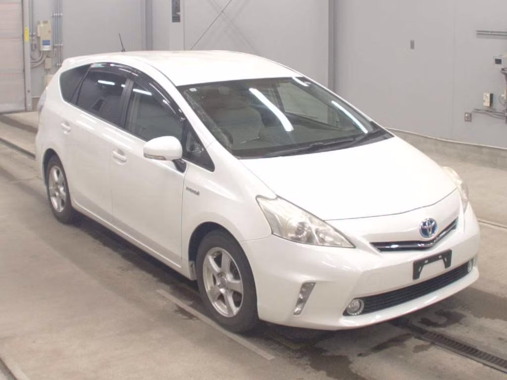 TOYOTA PRIUS ALPHA