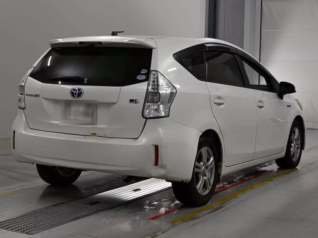 TOYOTA PRIUS ALPHA