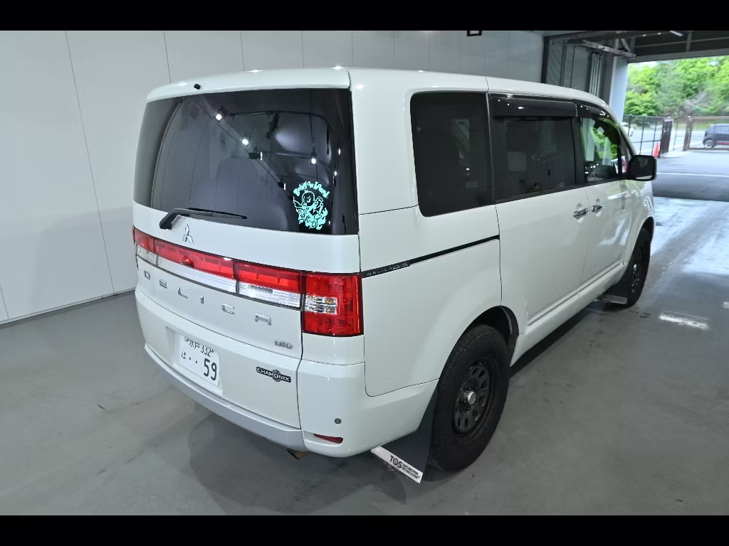 MITSUBISHI DELICA D:5