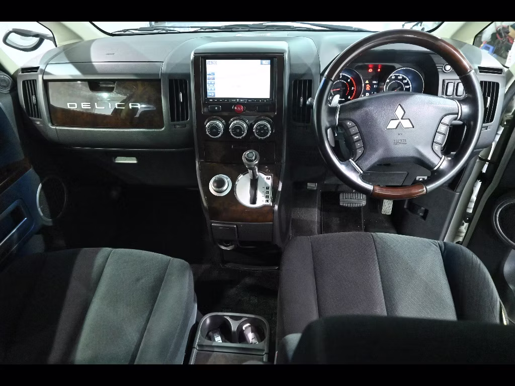 MITSUBISHI DELICA D:5