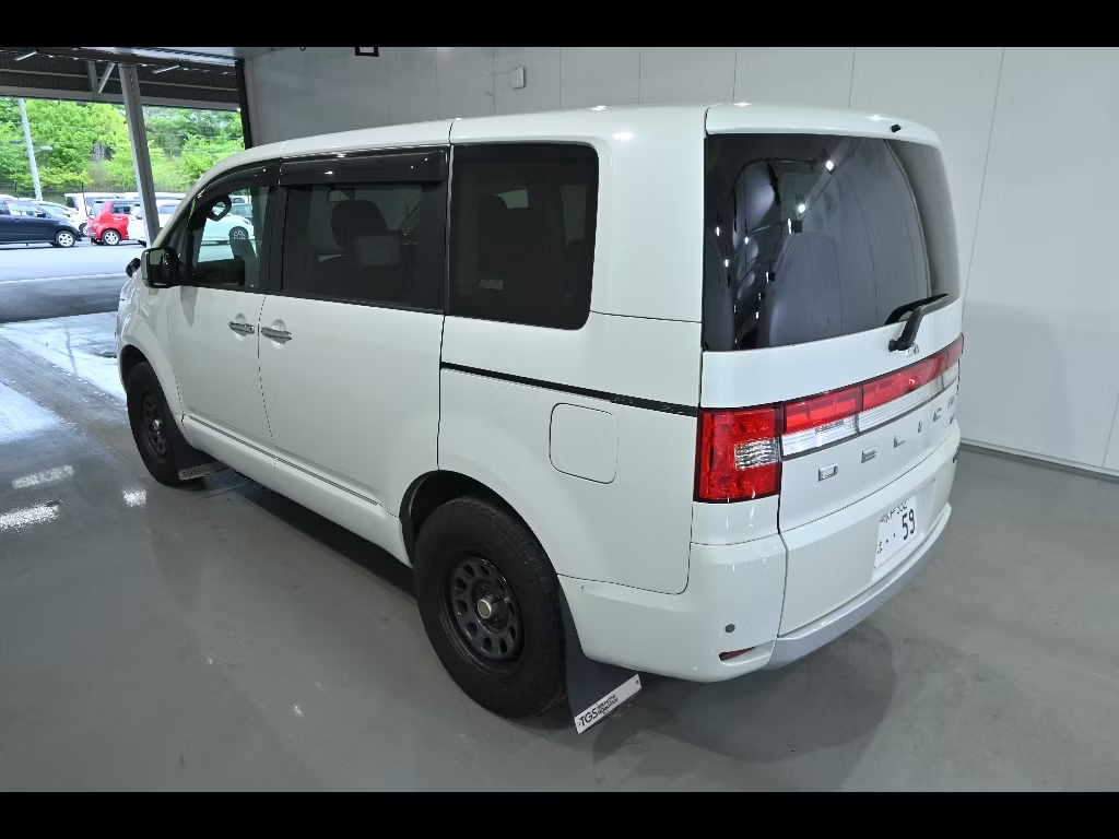 MITSUBISHI DELICA D:5