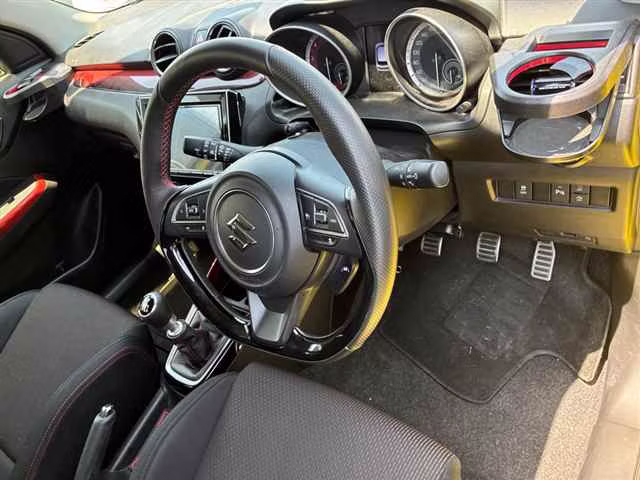 SUZUKI SWIFT
