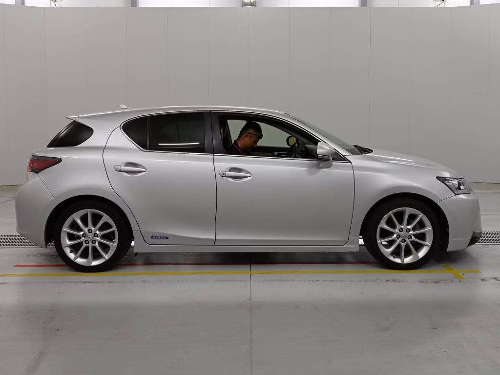 LEXUS CT200H