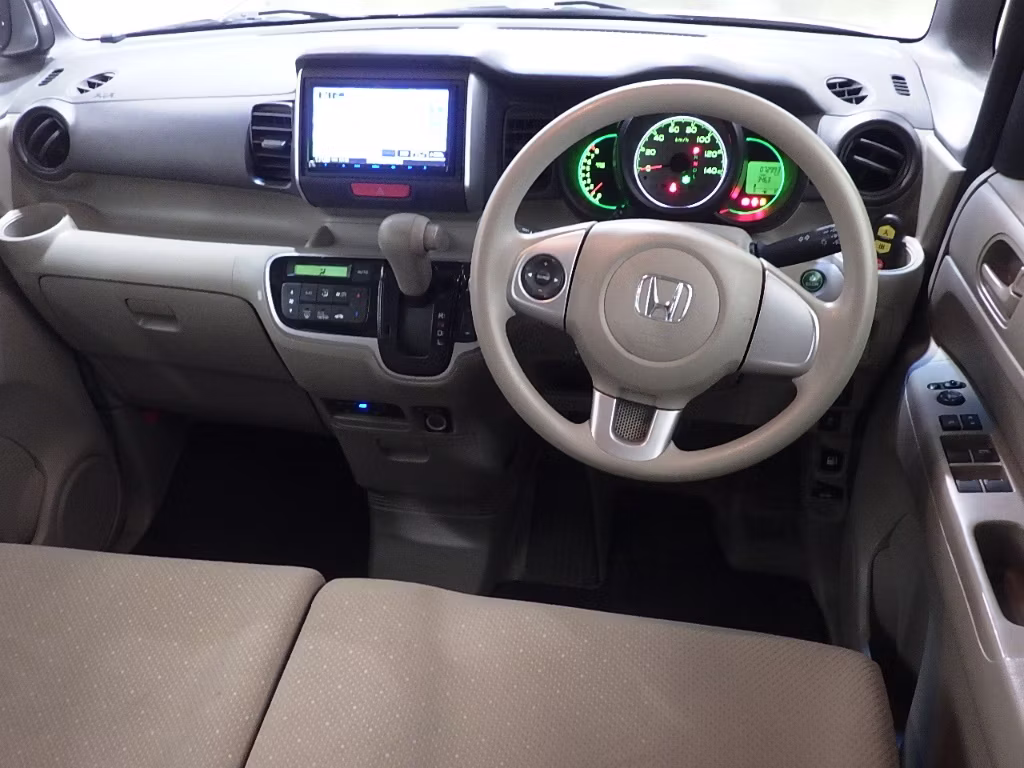 HONDA N-BOX+