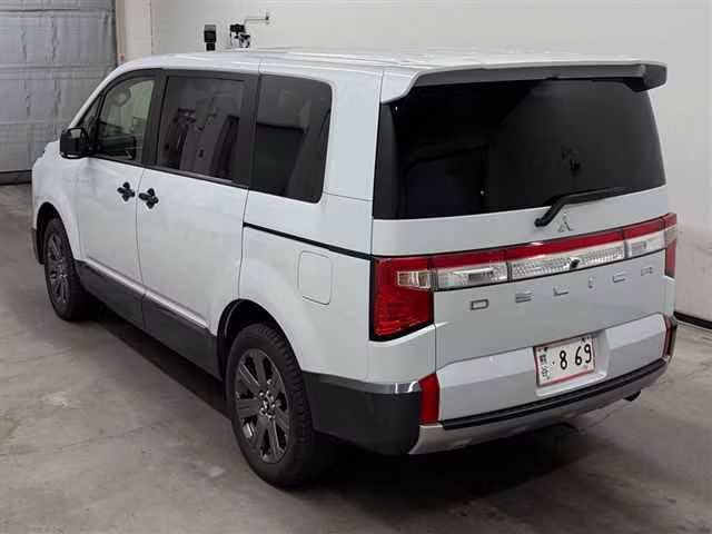 MITSUBISHI DELICA D:5