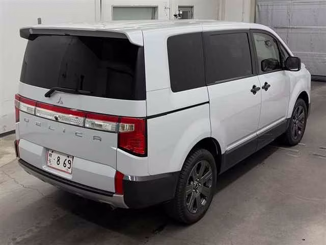 MITSUBISHI DELICA D:5