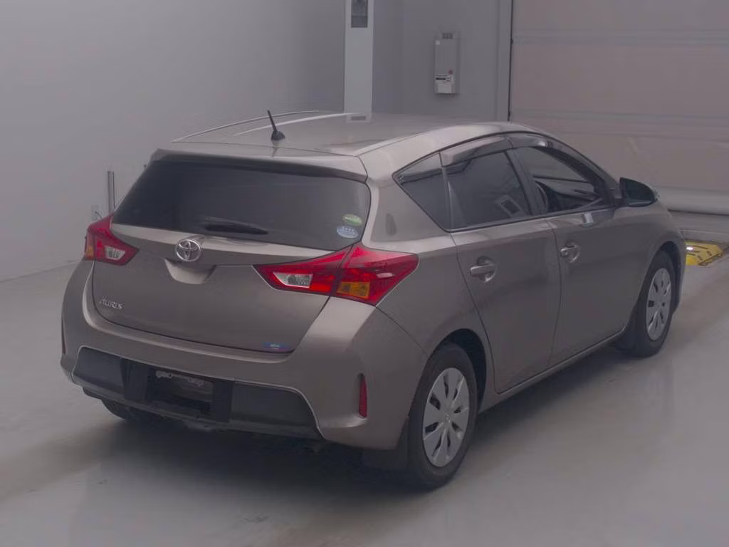 TOYOTA AURIS