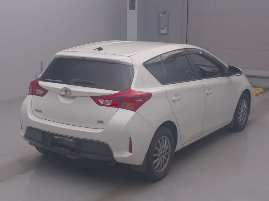 TOYOTA AURIS