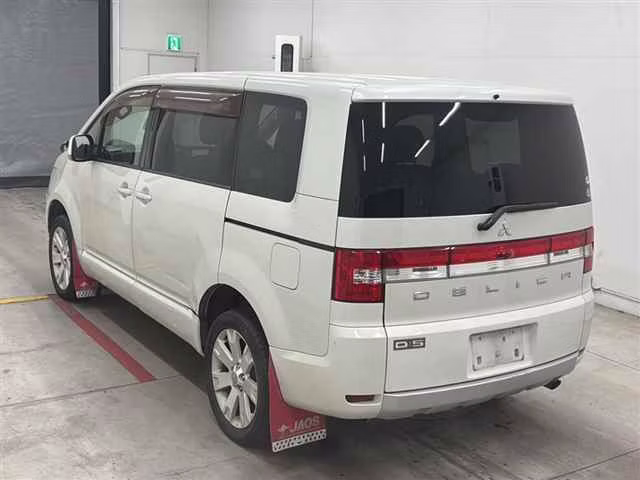 MITSUBISHI DELICA D:5