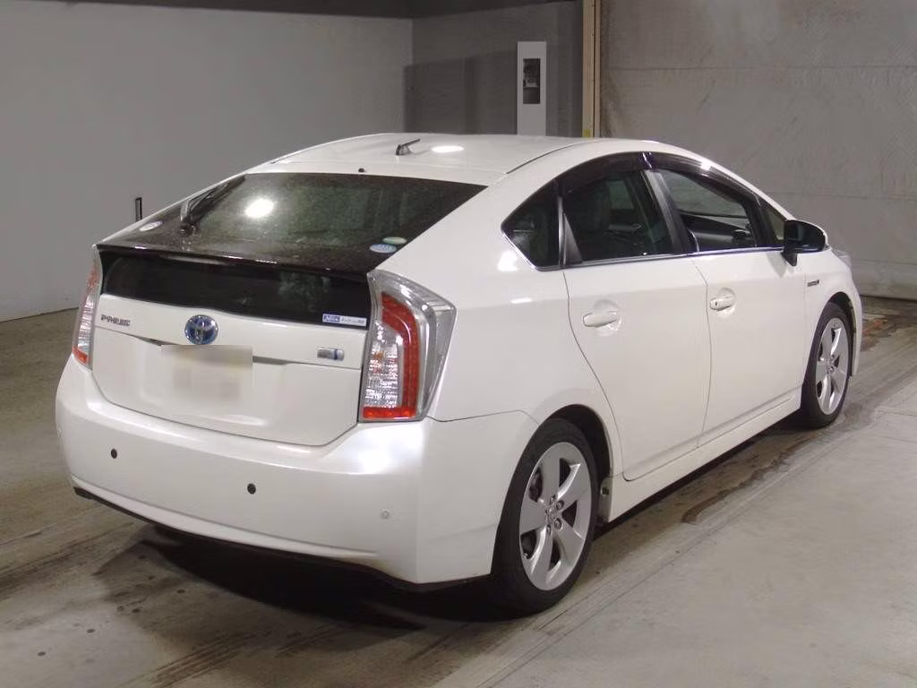TOYOTA PRIUS