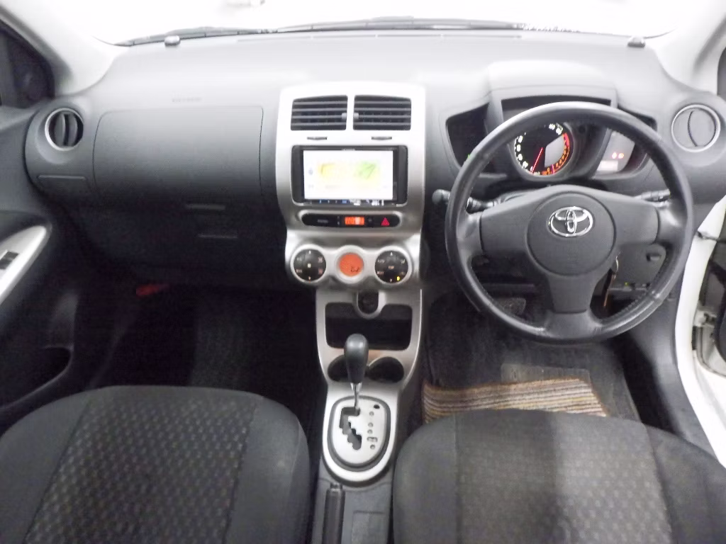 TOYOTA IST