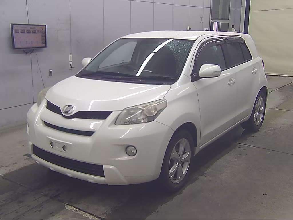 TOYOTA IST