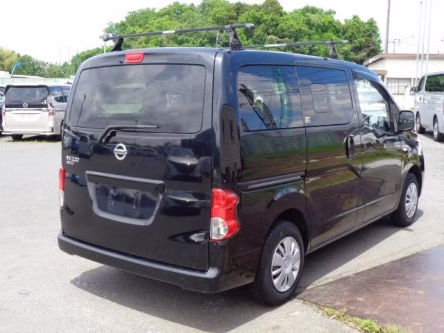 NISSAN NV200