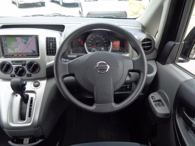 NISSAN NV200