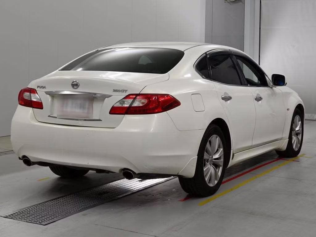 NISSAN FUGA