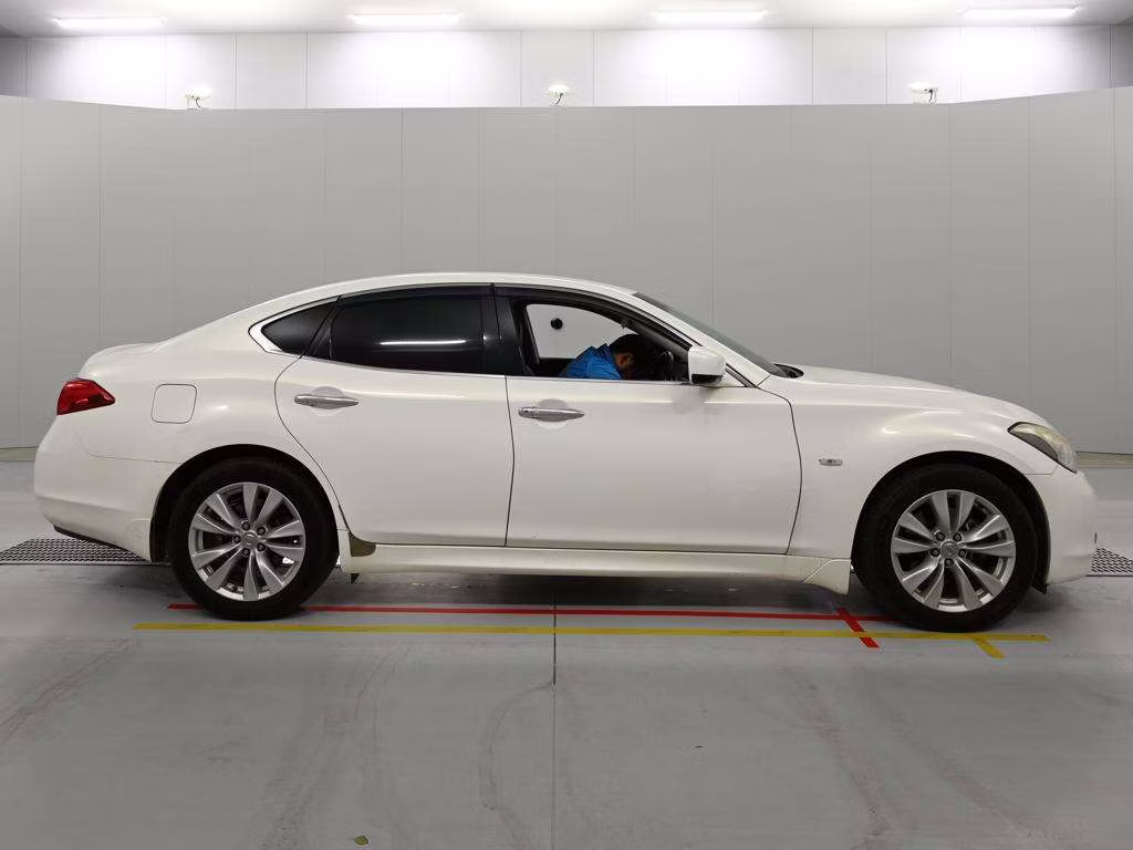 NISSAN FUGA