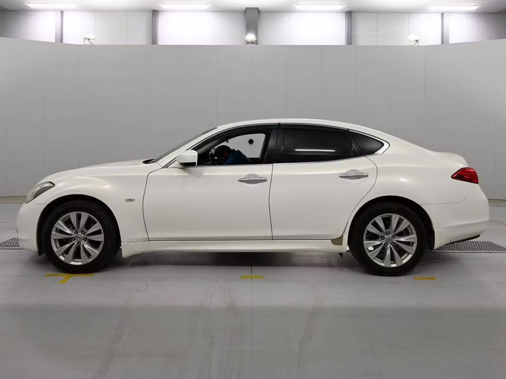 NISSAN FUGA