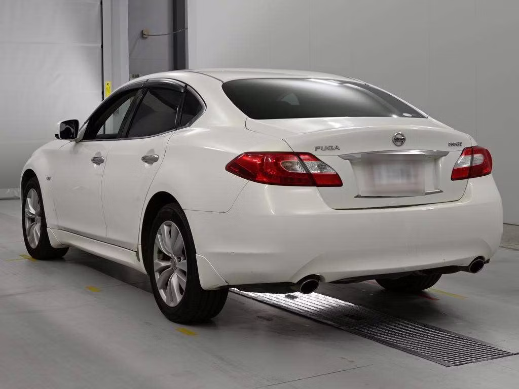 NISSAN FUGA
